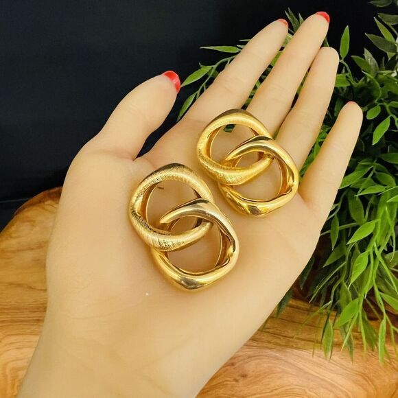 Vintage Large Modernist Geometric Earrings Interlocking Gold Tone Pierced 1460 - Picture 8 of 11